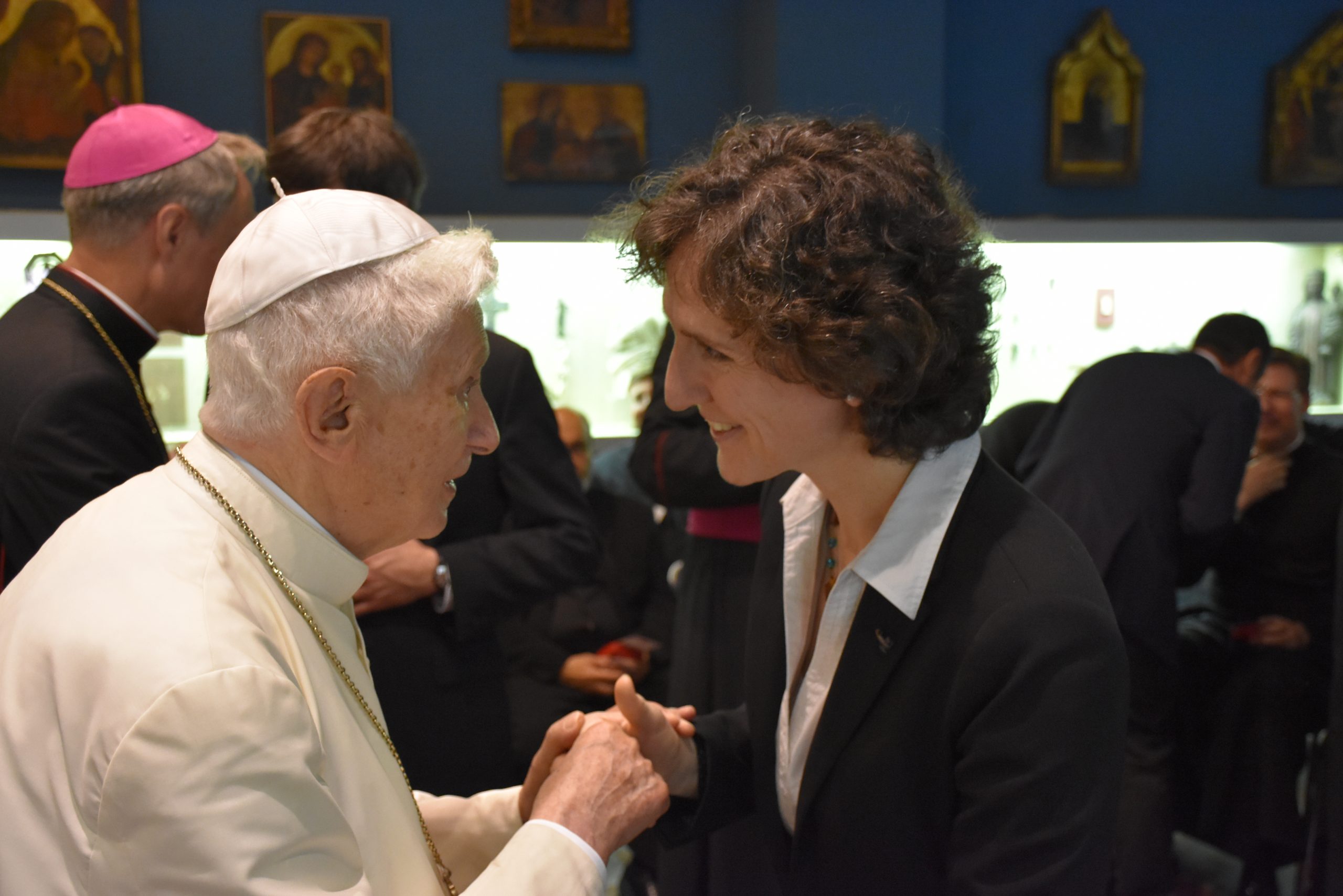 Directora de Formación e Identidad participa en encuentro con Papa emérito