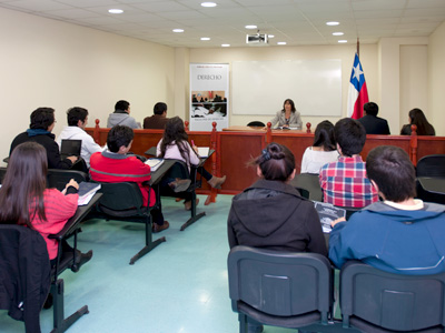 Derecho de la UST obtiene su acreditación por 3 años