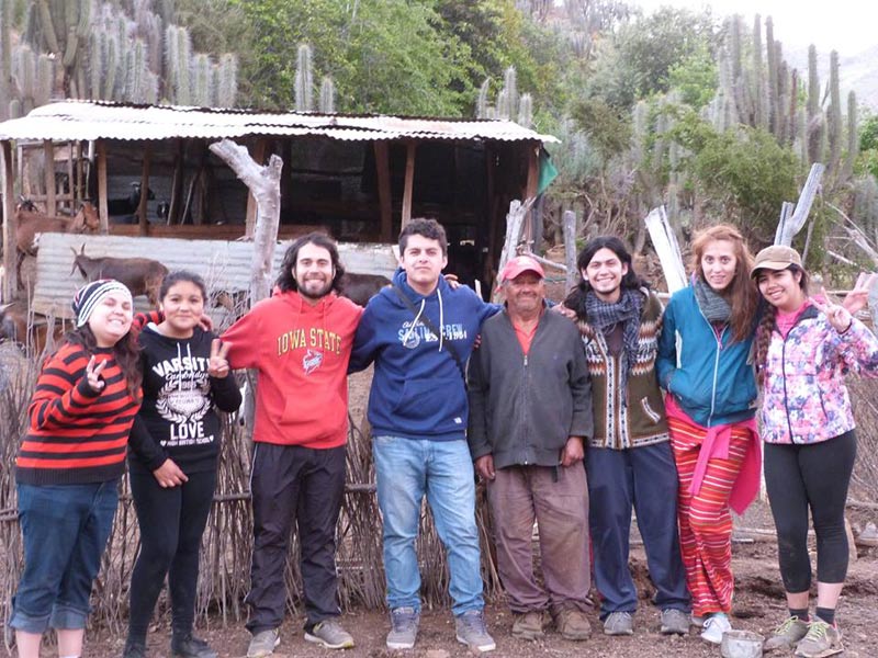 Alumnos de Psicología de Santo Tomás Viña del Mar llevaron ayuda a la localidad de Canela Alta