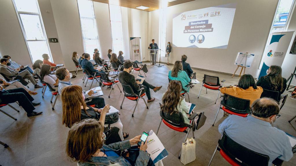 Carreras de Salud, liderados por la escuela de Enfermería, firman compromiso en beneficio a la salud de personas mayores de San Pedro