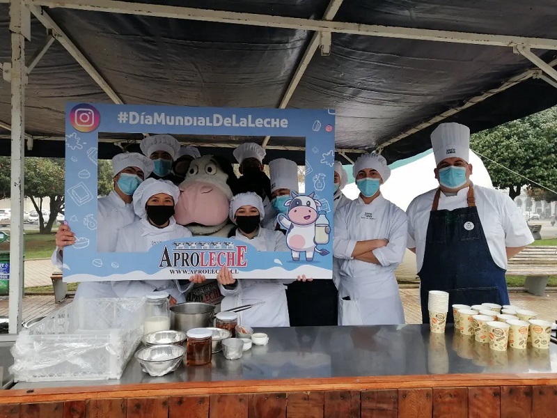 Estudiantes de Gastronomía CFT Osorno destacaron en el Día Mundial de la Leche