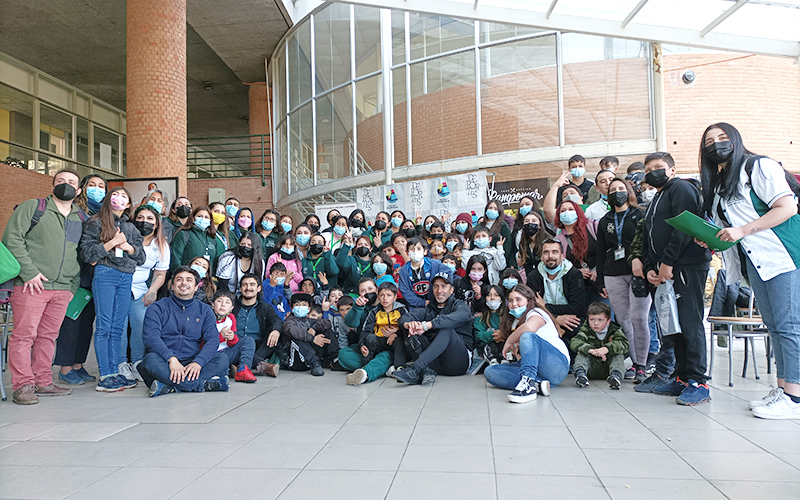 Niños y niñas de las Escuelas de Fútbol Populares de Valparaíso visitan Santo Tomás Viña del Mar para someterse a evaluaciones