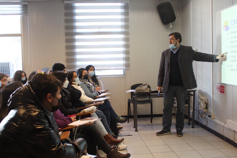 Taller de liderazgo convocó a estudiantes y vecinos puentealtinos