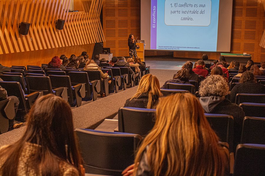 Docentes y orientadores participaron en Seminario de Convivencia Escolar Tomasino