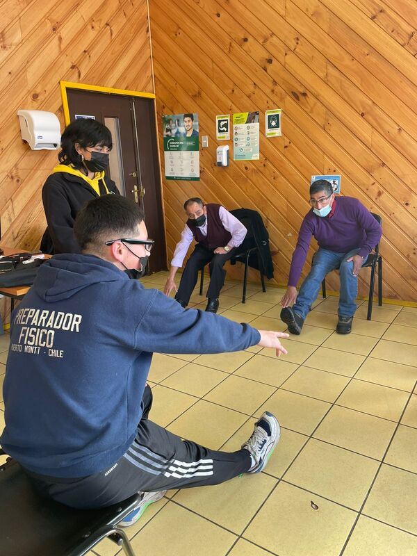 Estudiantes del CFT Santo Tomás en acción: Un continuo trabajo con adultos mayores y sus mascotas