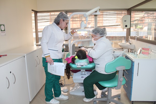 Estudiantes de Técnico en Odontología de Santo Tomás Osorno otorgan atenciones dentales gratuitas