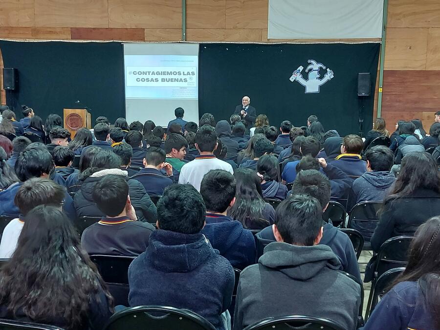 Santo Tomás realiza ciclo de charlas para mejorar convivencia escolar