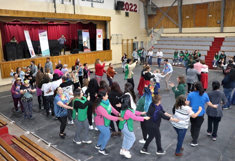 Jóvenes lideraron tarde recreativa dirigida a más de 140 personas mayores