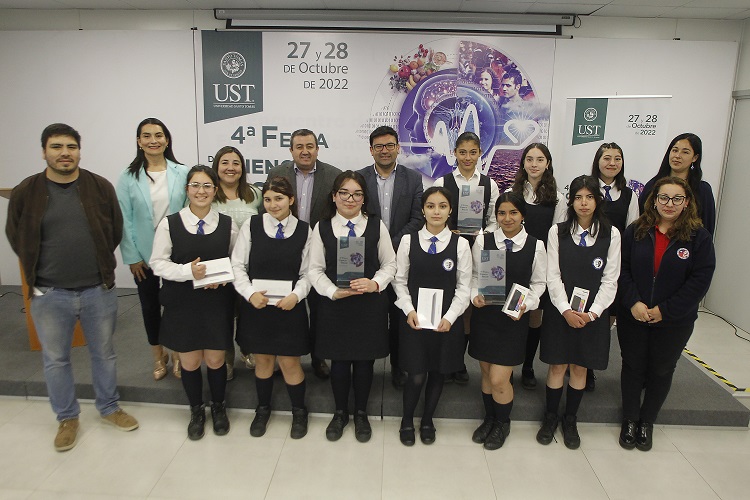 Estudio de la calidad del aire en salas de clases triunfó en IV Feria de Ciencia y Salud de la UST Talca