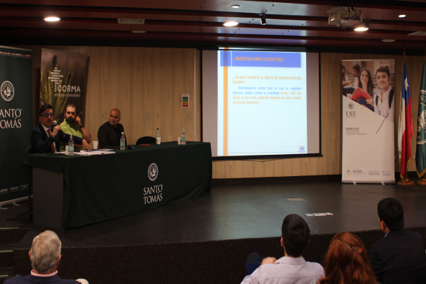 Carrera de Derecho de la UST en Valdivia  organizó seminario sobre nueva Ley Corta de Madera