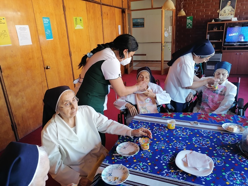 Tomasinos realizaron visita solidaria a Hogar de monjas María Reina