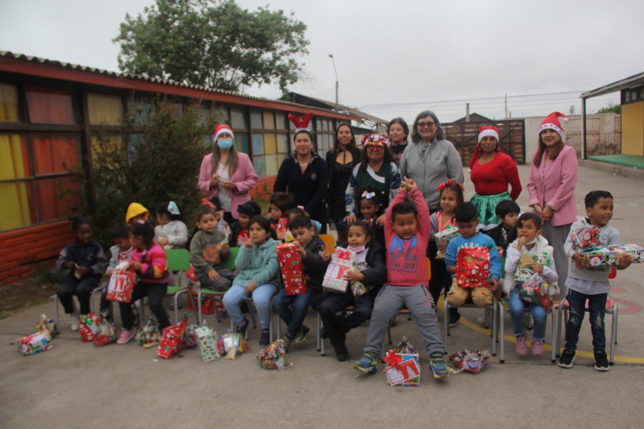 Más de 100 estudiantes de escuela de Coquimbo fueron parte de la actividad “Navidad con Sentido” de Santo Tomás La Serena