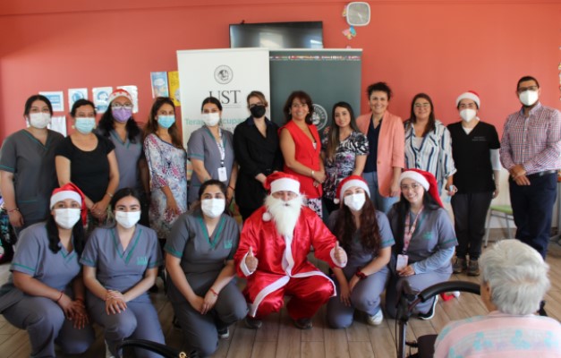 Carrera de Terapia Ocupacional de la  UST construyó ayudas técnicas para residentes de ELEAM Los Ríos