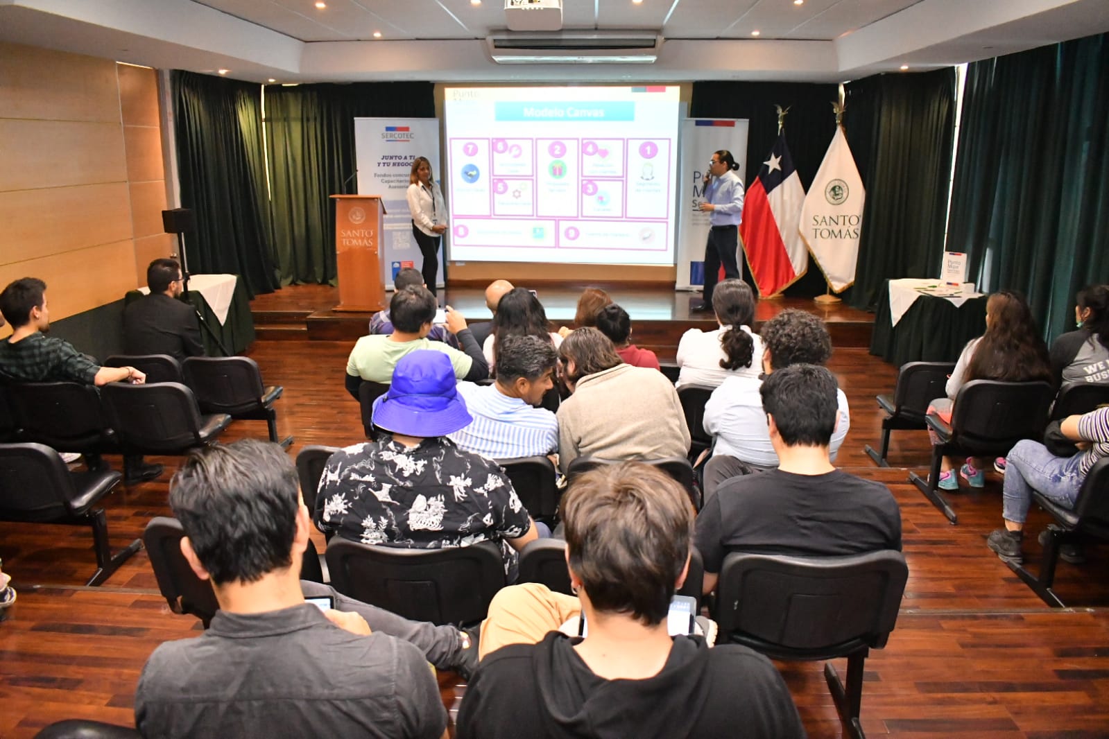 Santo Tomás y Sercotec desarrollan taller de vinculación para vecinos de Caleta Los Verdes