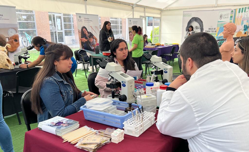 Santo Tomás Temuco entrega asesoría en Feria de Postulación y Orientación