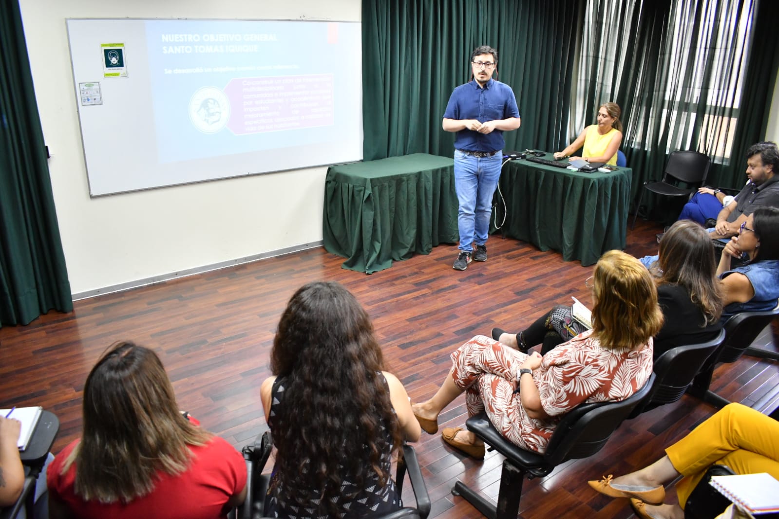 Santo Tomás sede Iquique presenta Proyecto Emblemático a autoridades regionales