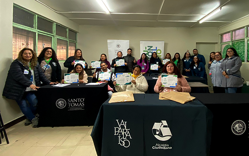 Carreras del Área Educación de Santo Tomás Viña del Mar realizan Taller de Acompañamiento Escolar en cerro San Roque de Valparaíso