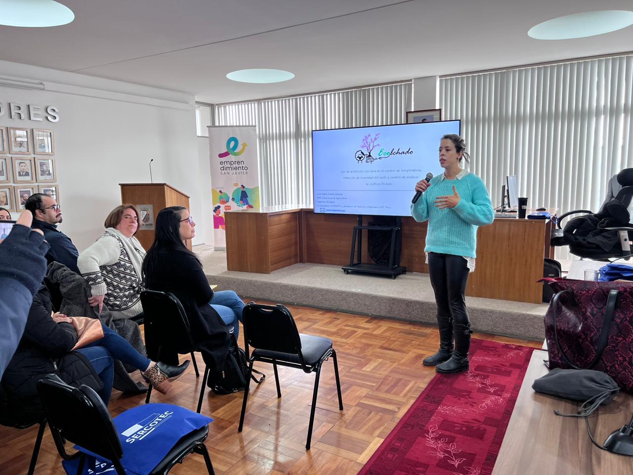 Investigadora de Ovisnova dictó charla a mujeres emprendedoras de San Javier