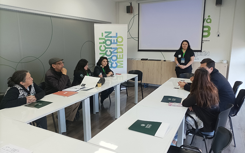 Estudiantes de Fonoaudiología entregan mapeo de redes de apoyo para dirigentes de Escuelas de Fútbol Populares de Valparaíso