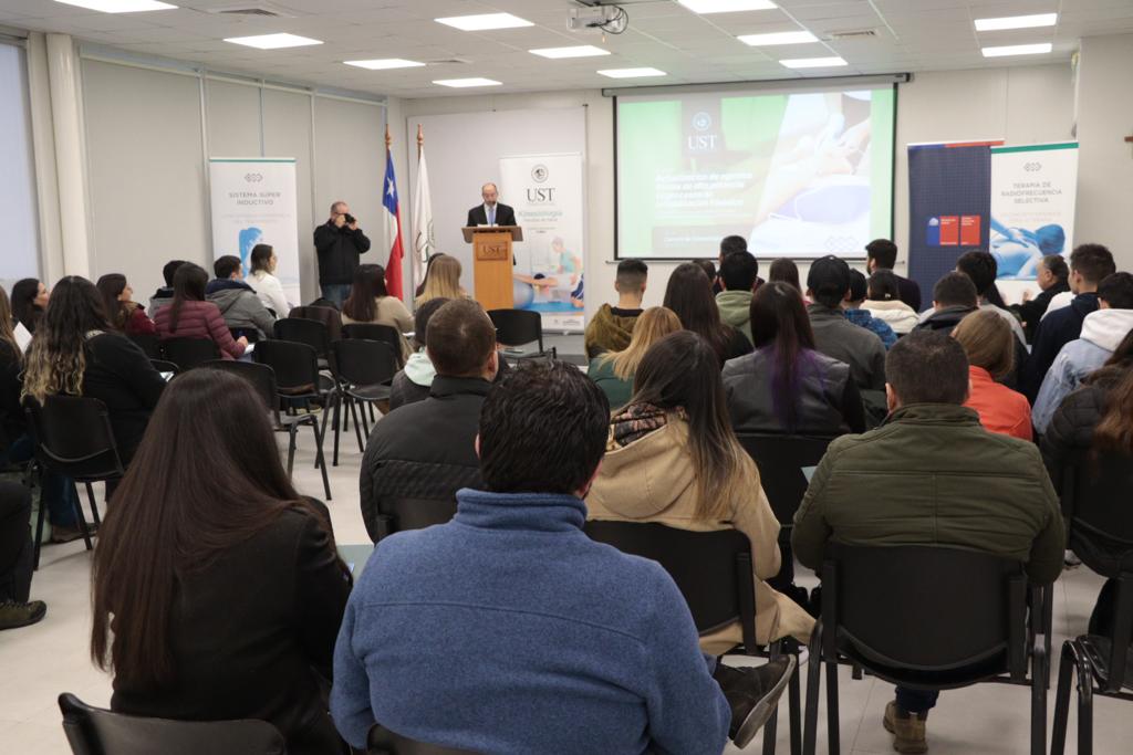 Kinesiología de la UST Talca realizó curso de actualización de agentes físicos de alta potencia en procesos de rehabilitación