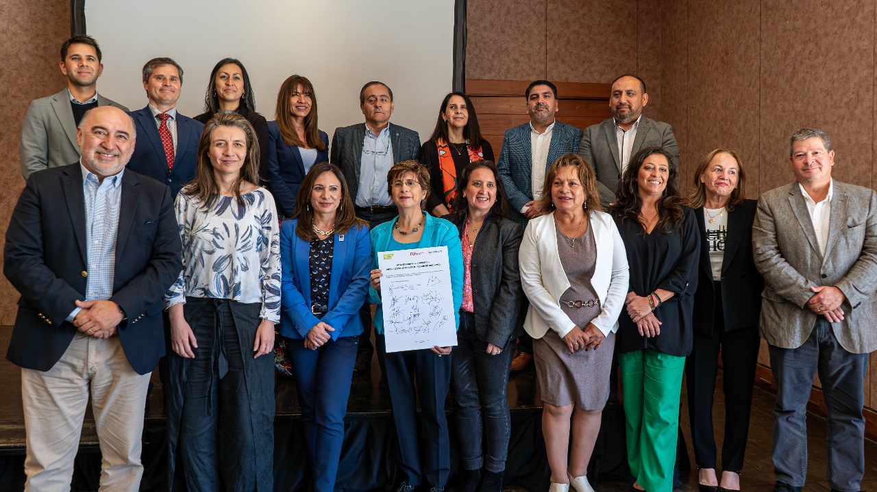 Santo Tomás La Serena firma acuerdo en proyecto Talento Verde de Fundación Chile y Google.org