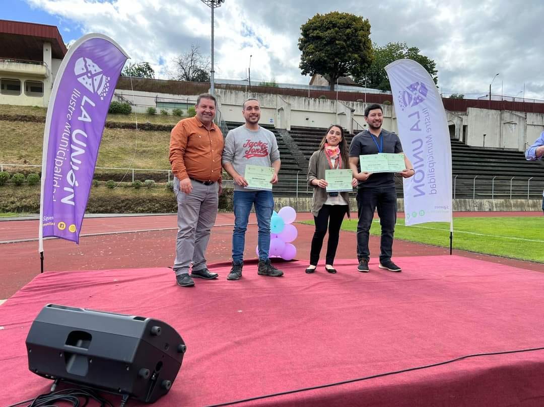 Santo Tomás Osorno recibió reconocimiento de la Municipalidad de La Unión por su aporte en el área de salud para el Programa de Apoyos y Cuidados