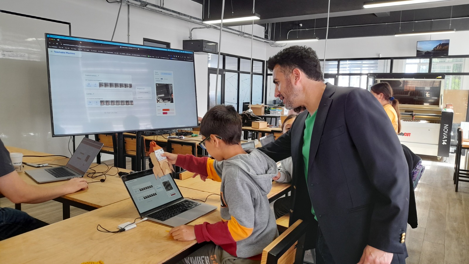 Proyectos de innovación, fabricación en 3D e IA, dan vida a escuela de verano para niños y niñas en La Serena