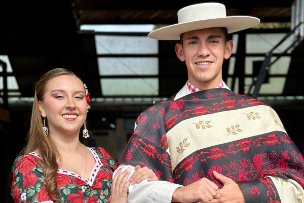 Estudiantes de Santo Tomás Valdivia representarán a la Región de Los Ríos en Competencia Nacional de Cueca en Arica