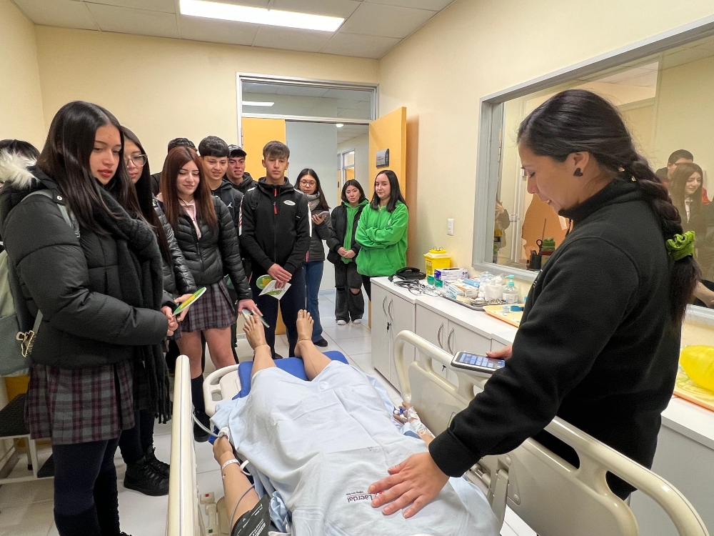 Estudiantes de enseñanza media visitan las instalaciones de Santo Tomás Temuco en jornada de puertas abiertas