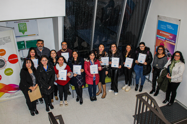 Estudiantes del Área de Administración de IPCFT Santo Tomás en Valdivia recibieron su certificación de participación en apoyo a la Operación Renta 2024