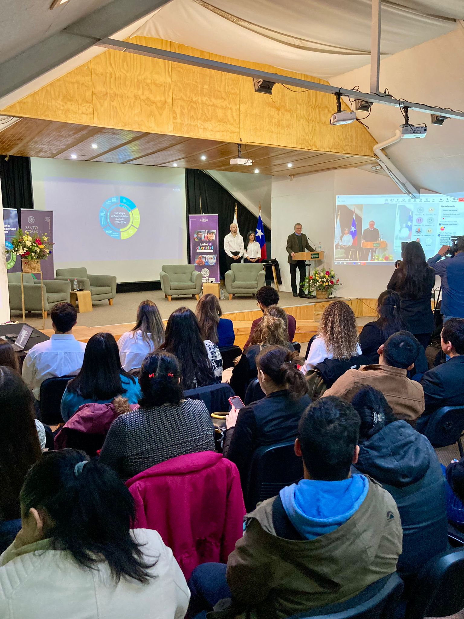 Santo Tomás Puerto Montt y Australis Seafoods firman convenio de colaboración en beneficio de estudiantes tomasinos