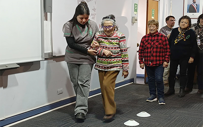 Programa de Salud Comunitaria de UST Viña del Mar beneficia a adultos mayores en Hospital Van Buren