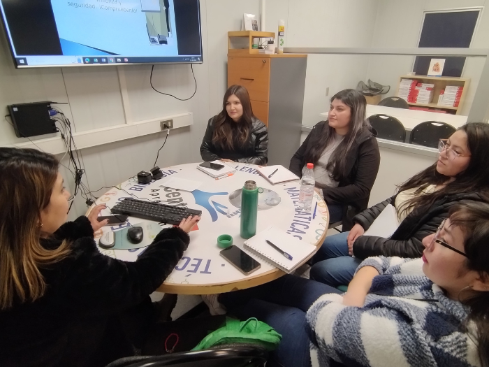 Psicóloga de DAE Puente Alto encabeza taller de preparación al examen de título