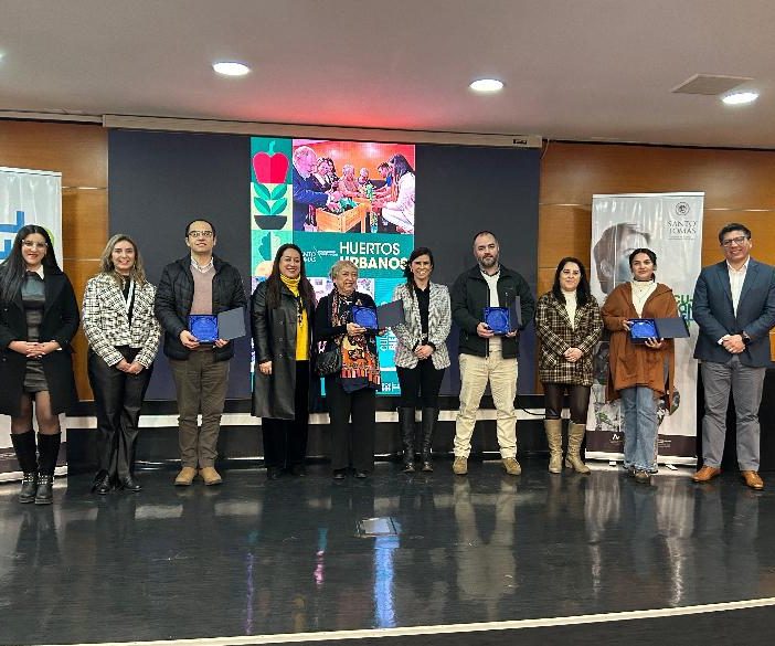 Lanzamiento del Manual de Huertos Urbanos en Santo Tomás Los Ángeles: Reconocimiento a Socios Comunitarios