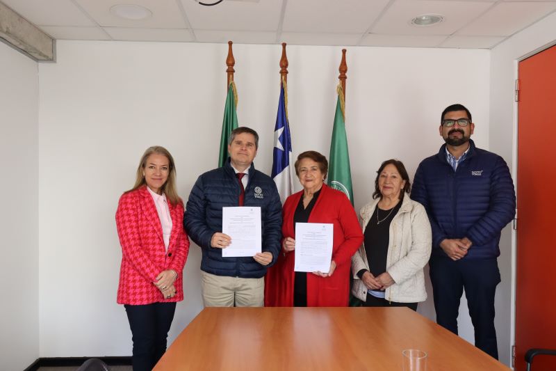 IP-CFT Santo Tomás sede Ovalle firma convenio con la Unión Comunal de Clubes de Adultos Mayores