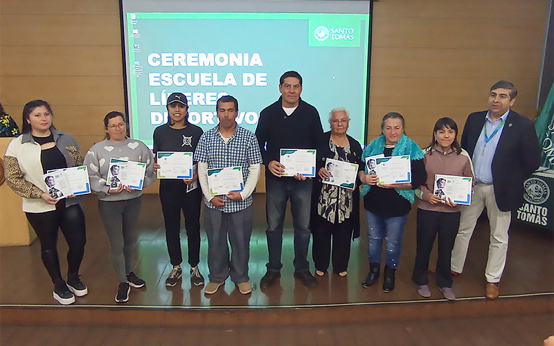 Escuelas de fútbol populares de Valparaíso reciben manuales informativos en 2° Escuela de Formación de Líderes Comunitarios