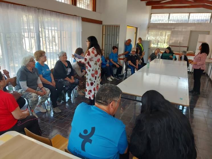 Estudiantes de Servicio Social de Santo Tomás Copiapó realizaron actividad con personas mayores en el Cesfam Juan Martínez