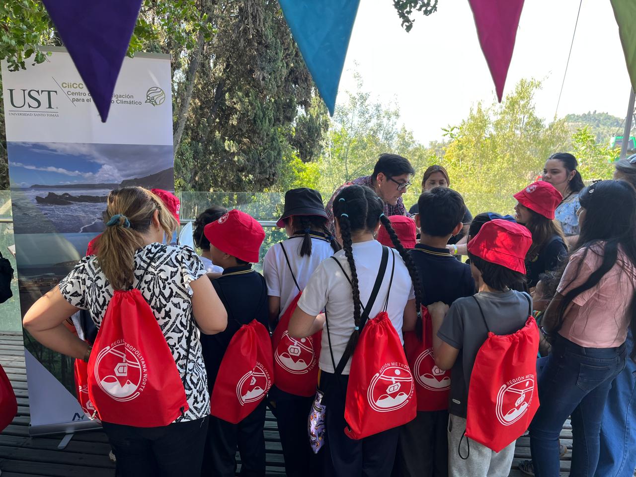 Universidad Santo Tomás participó en la actividad de cierre del programa Mini Explorador@s de Explora RM Norte