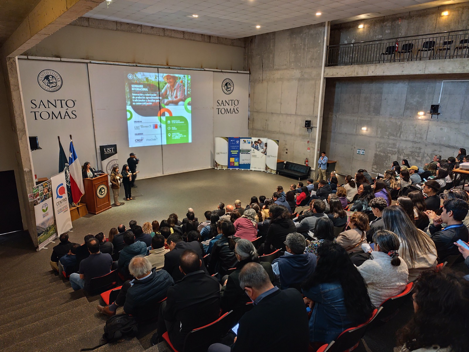 Productores de 10 comunas de la Región se sumaron a seminario internacional realizado por Santo Tomás en La Serena