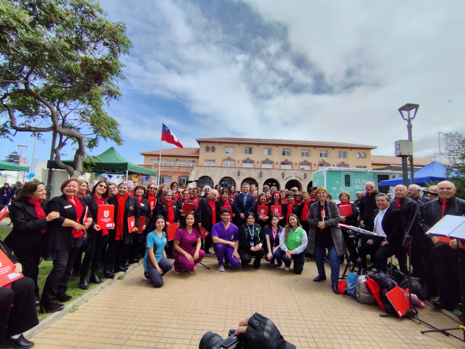 Área de Salud de UST se instaló en Plaza de Armas de La Serena para apoyar a la comunidad con su proyecto de VCM