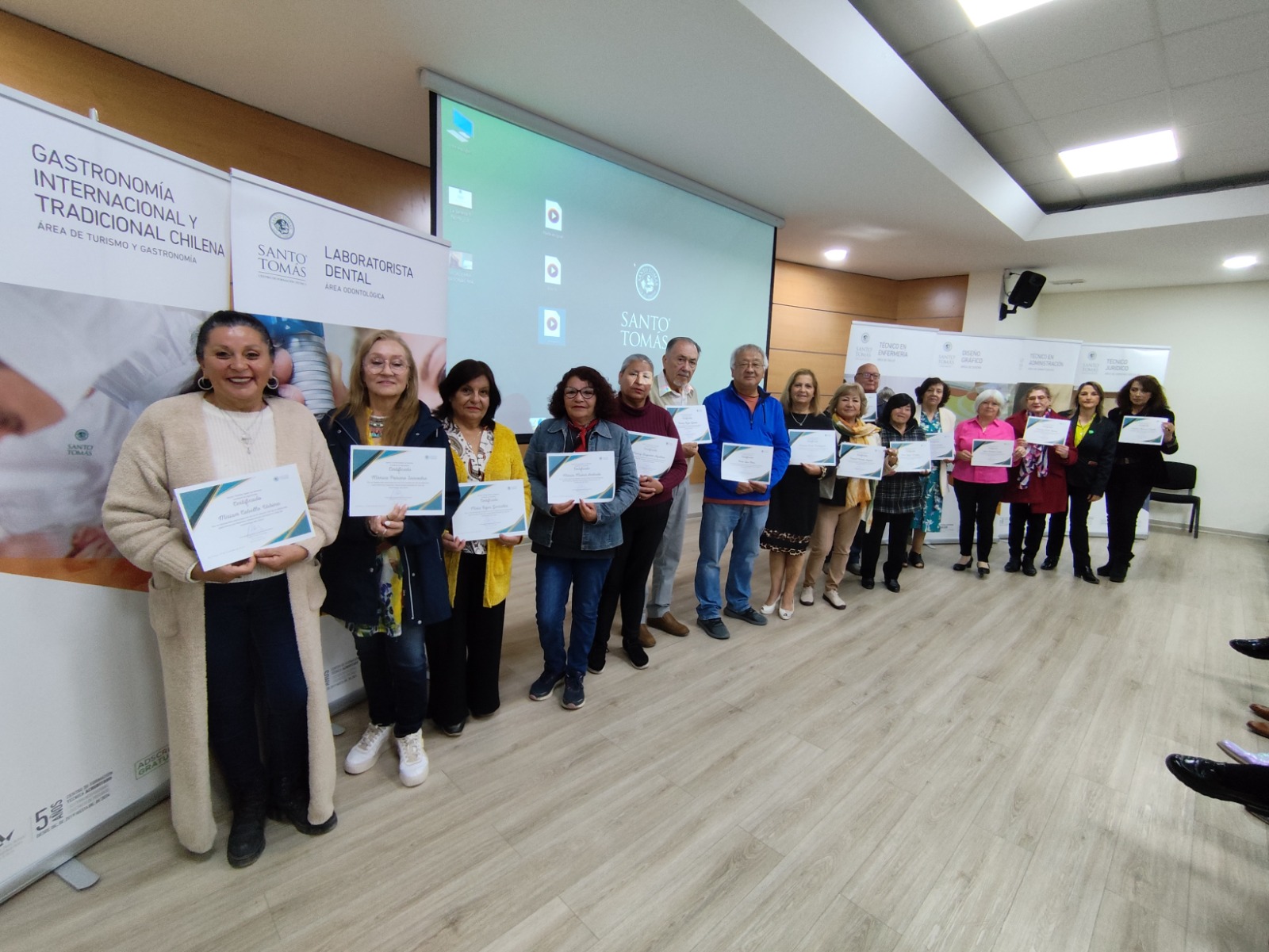 109 adultos Mayores se sumaron a la IX versión de talleres desarrollados para ellos en Santo Tomás La Serena