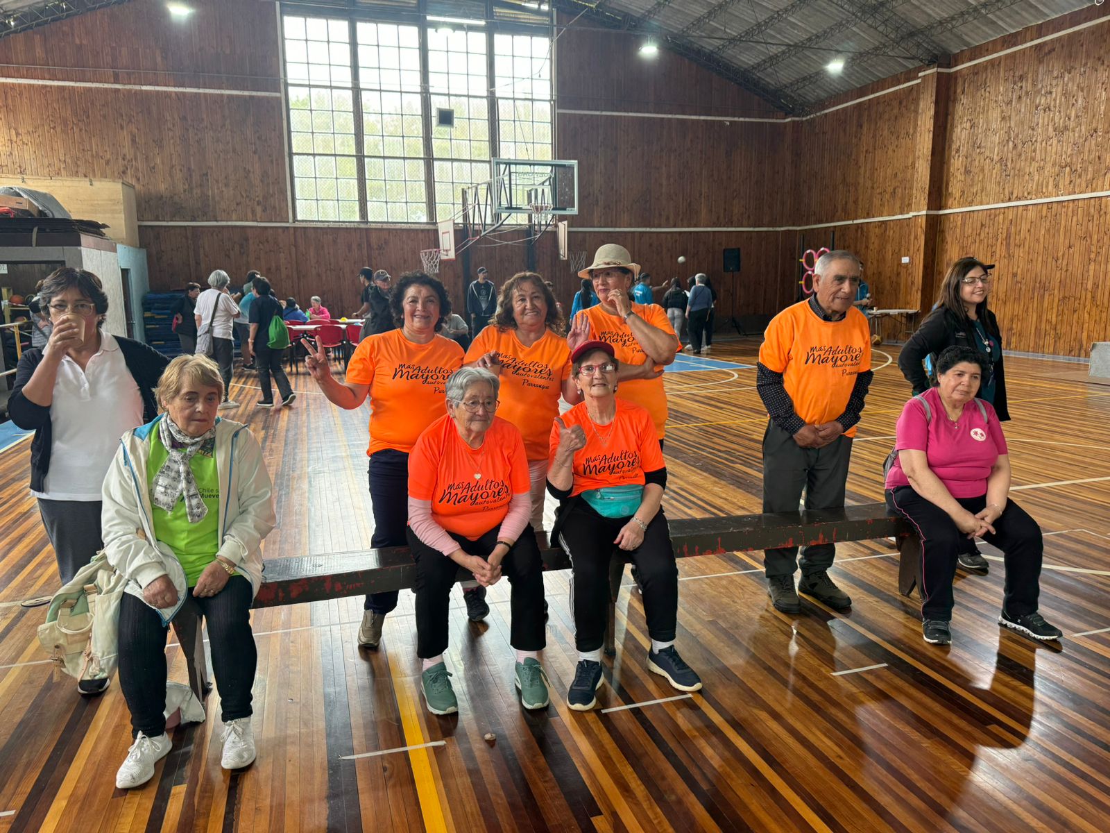 Encuentro recreativo “Así Jugaba Yo” reunió a estudiantes de Preparador Físico y adultos mayores en torno al desarrollo de juegos deportivos