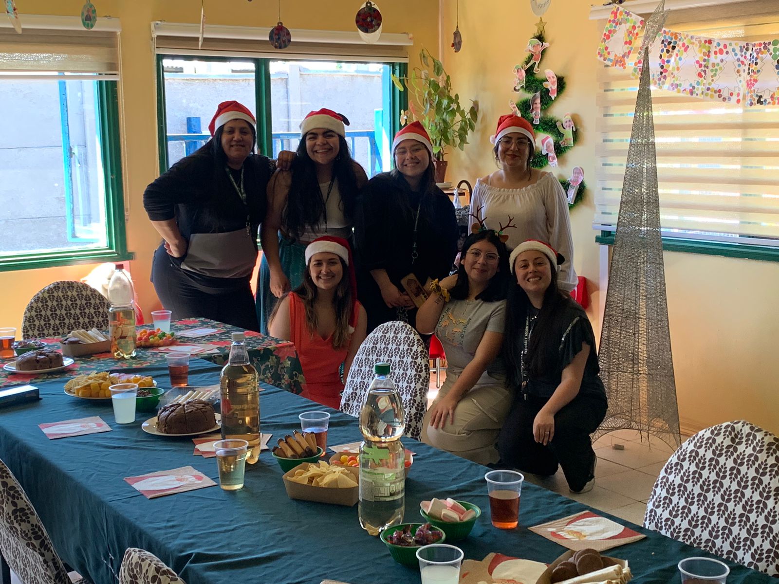 Pastoral de Santo Tomás Los Ángeles llevó alegría navideña a personas mayores en Nacimiento