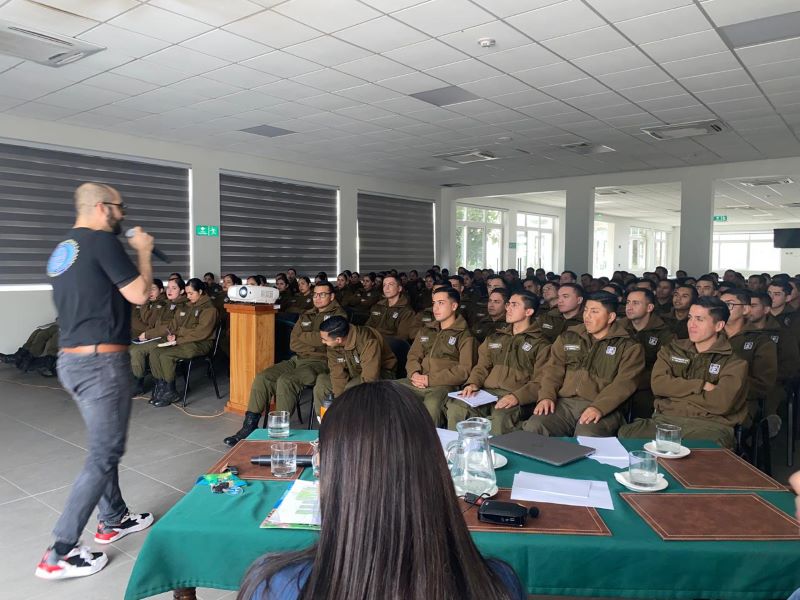 Capacitan a Carabineros alumnos de Ovalle en trato a personas con TEA y educación emocional