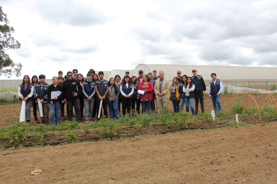 Agricultores de Coihueco y estudiantes de Santo Tomás fortalecen el conocimiento agrícola desde la experiencia y la academia