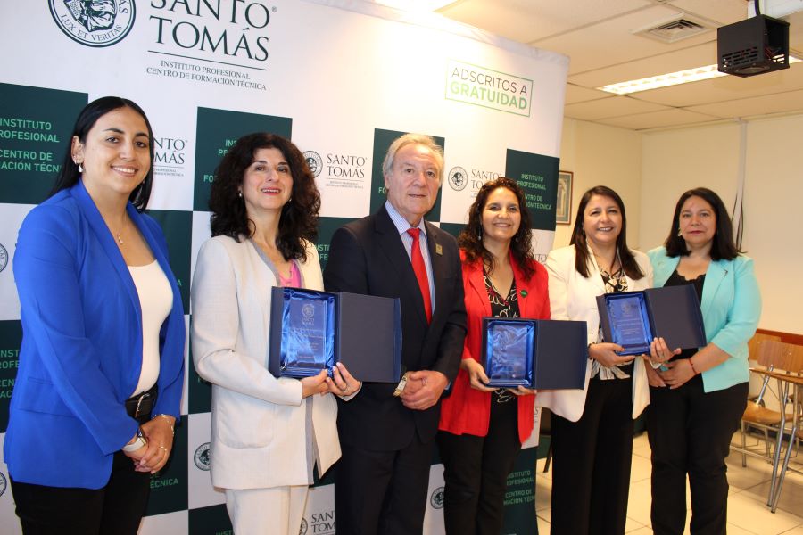 Santo Tomás Chillán reconoce 10 años de compromiso y dedicación de sus trabajadores