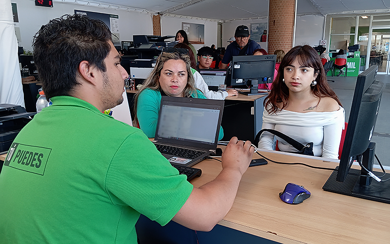 La emoción y ansiedad de los nuevos estudiantes marcan el proceso de matrículas en carreras de UST Viña del Mar