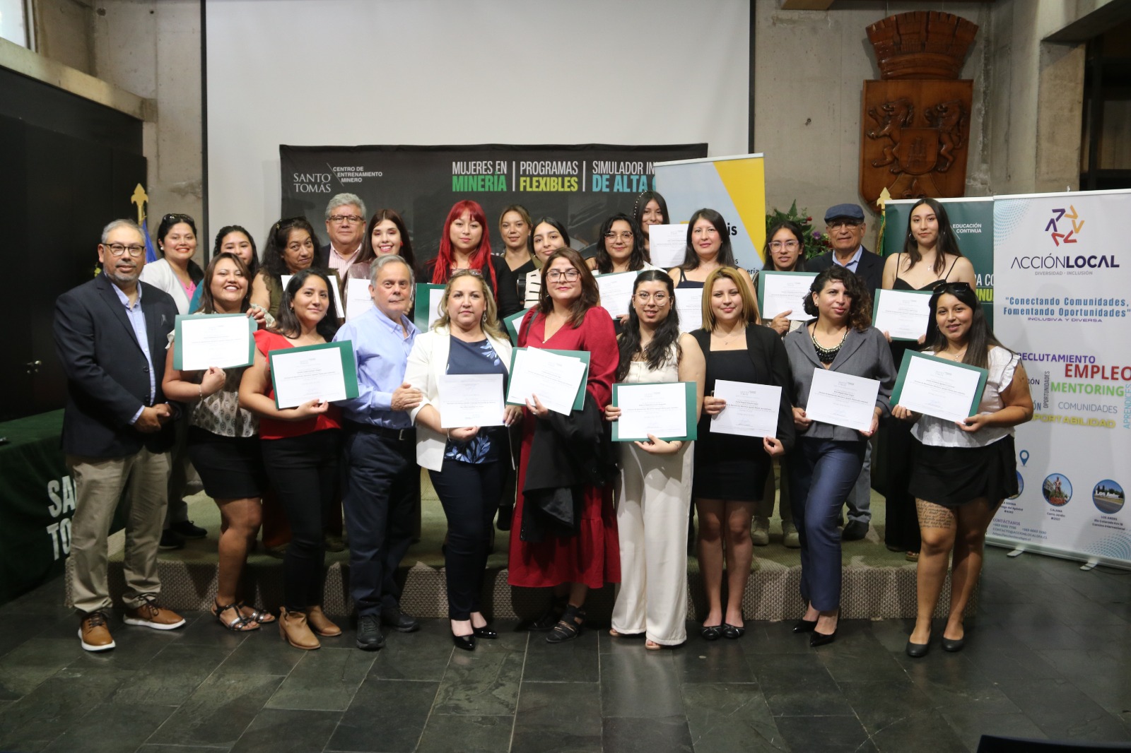 Santo Tomás certifica a 19 mujeres de la provincia de Choapa para trabajos en minería