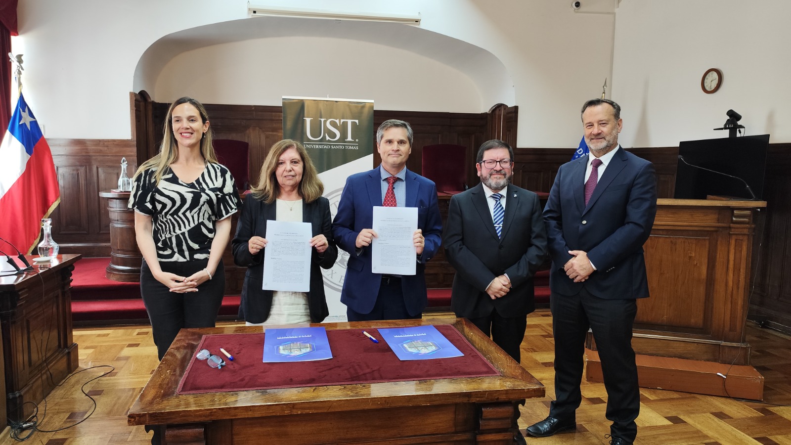 Santo Tomás firma acuerdo con el 1er Juzgado de Policía Local de La Serena para apoyar a personas mayores en causas judiciales