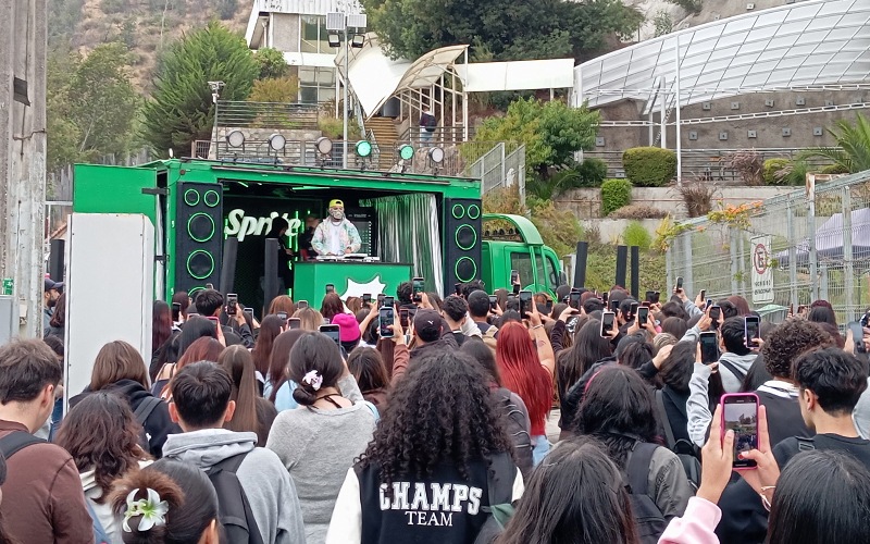 “Bienvenida Tomasina” convocó a estudiantes de Santo Tomás Viña del Mar en torno a la música, juegos, entretención e información